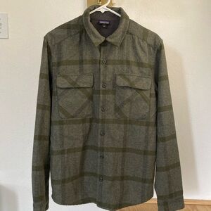 Patagonia Men's Green Long-Sleeved Recycled Wool Blend Plaid Button Up Shirt Med